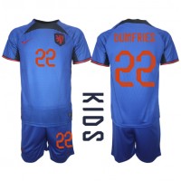 Nederland Denzel Dumfries #22 Fotballklær Bortedraktsett Barn VM 2022 Kortermet (+ korte bukser)